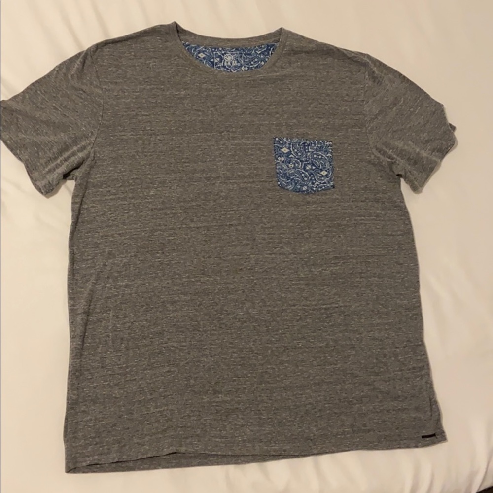 On The Byas Casual Tshirt Sz L